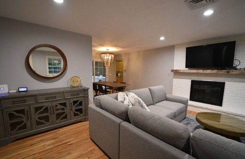 Springs Cabaña | Gorgeous 3BR/2BA Cottage with Private Community Beach Access!