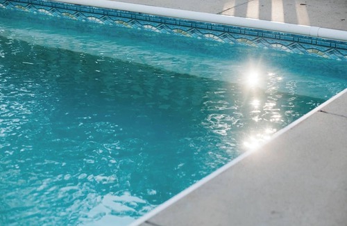 Millbrook Cabina | Gorgeous 3BR Cabin with Pool | Mins to Riverwalk