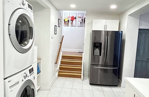 Aylmer Casa | Gorgeous 3BR Home Modern & Fully New Updated