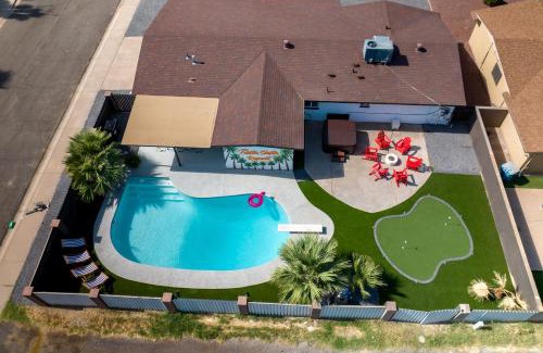 North Mountain Casa | Gorgeous 4-bed home with Golf, Pool, & Hot Tub!