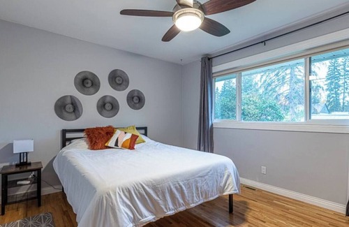 Prince George Casa | Gorgeous 4 Bedrooms I 2 Baths w/ Parking & WI-FI
