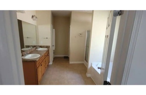 Hogansville Casa | Gorgeous 4 bedroom 3 bath with a pool