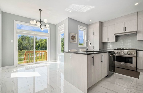Ottawa Division Casa | Gorgeous 4 bedroom house in Golf Course Community