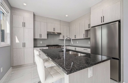 Ottawa Division Casa | Gorgeous 4 bedroom house in Golf Course Community
