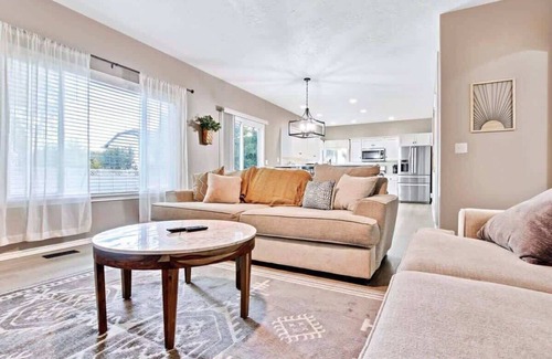 Meridian Casa | Gorgeous 4 bedroom Home in Meridian