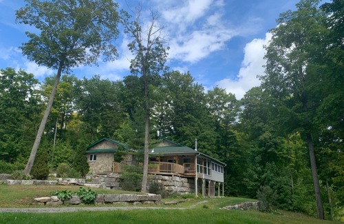 Bobcaygeon Cabaña | Gorgeous 4 season cottage on 15 Acres!