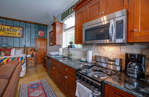 Cottonwood Falls Casa | Gorgeous 46 acre country property nestled in to the beautiful Kansas Flint Hills