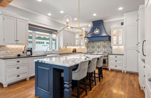 Westfield Casa | Gorgeous 4BD Plus Studio for 12 with Fire Pit & Near Downtown