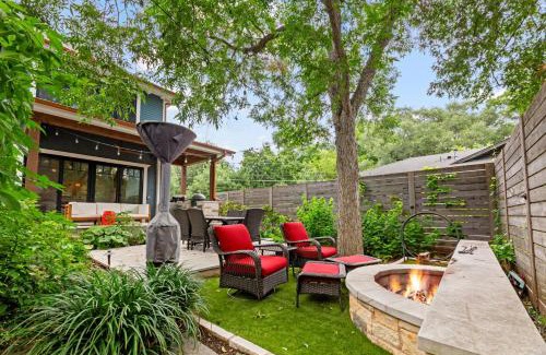 Westfield Casa | Gorgeous 4BD Plus Studio for 12 with Fire Pit & Near Downtown