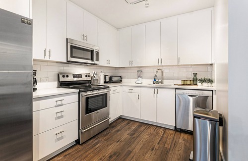 Central Business District Apartamento | Gorgeous 4BR Condo Steps to FQ