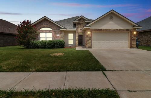 Abilene Casa | Gorgeous 4BR Dakota Springs Home home