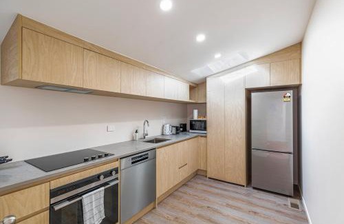 Mount Eden Casa | Gorgeous 4BR Mt Eden Retreat by Zodiak Stays