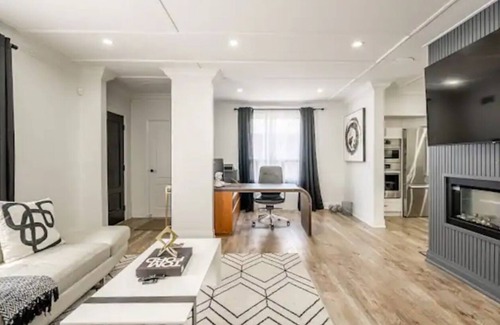 Mineola Casa | Gorgeous 4BR Villa with pool in a prestigious Neighborhood in Port Credit Miss