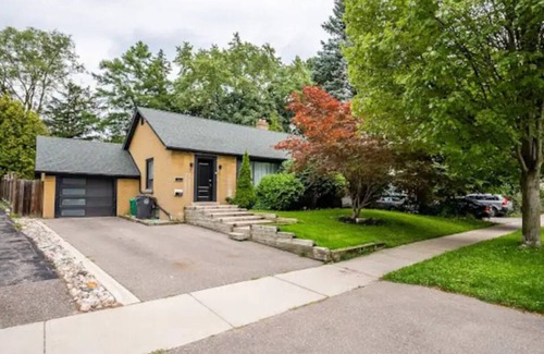 Mineola Casa | Gorgeous 4BR Villa with pool in a prestigious Neighborhood in Port Credit Miss