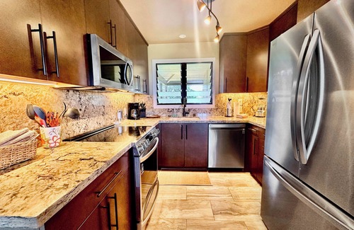 Lihue Condominio | Gorgeous 5 br for 12 in Kapaa - Beachfront!