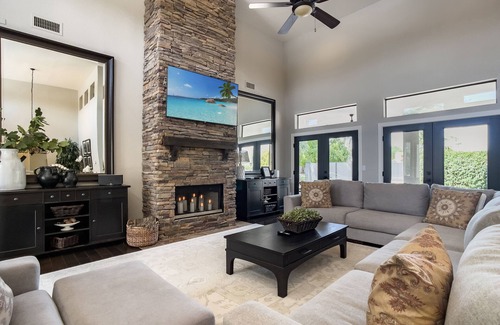 Preston Hills Casa | Precioso Oasis de 5 habitaciones - ¡Perfecto para familias!