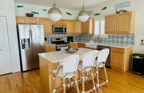 North End Condominio | Gorgeous 5BR 3BA home, close to beach, town + playground; full linen service