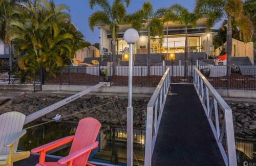 Helensvale Casa | Gorgeous 5brm Waterfront home
