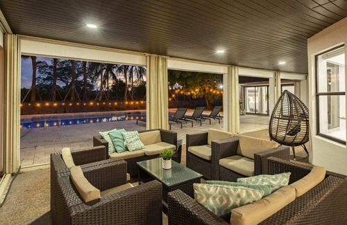 Hallandale Beach Villa | Gorgeous 6 BR Home /w Heated Pool & Golf View