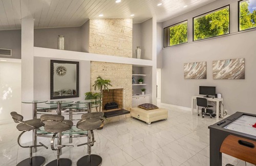 Hallandale Beach Villa | Gorgeous 6 BR Home /w Heated Pool & Golf View