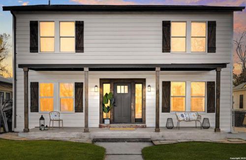 Jefferson Casa | Gorgeous 6BR Sleeps 18 w Hot Tub