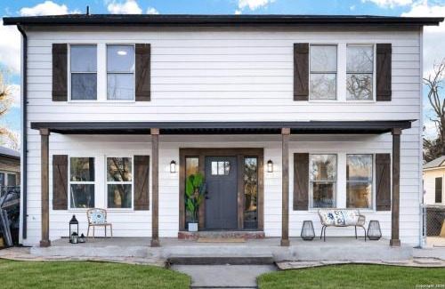 Jefferson Casa | Gorgeous 6BR Sleeps 18 w Hot Tub