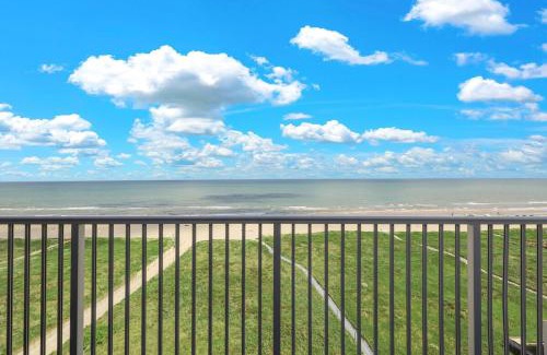 South Padre Island Apartamento | Gorgeous 9th Floor Ocean Front at Aquarius Resort