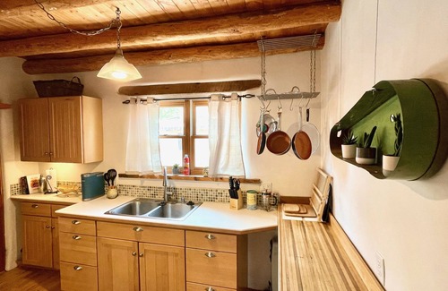 South Capitol Apartamento | Gorgeous Adobe in Desirable South Capitol