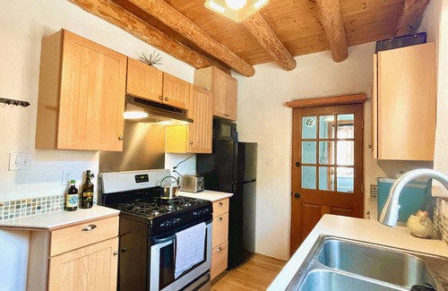 South Capitol Apartamento | Gorgeous Adobe in Desirable South Capitol