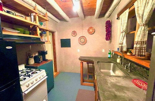 South Capitol Apartamento | Gorgeous adobe unit with yard
