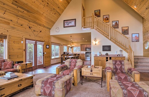 Long Valley Junction Cabaña | Gorgeous Alton Cabin w/ Deck + Mountain Views