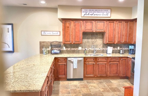 Branson Condominio | Gorgeous and Large Condo, Elevator, Pool, Ozark Views! Close to Branson strip!