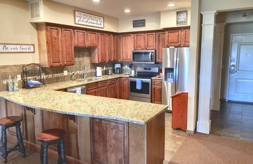 Branson Condominio | Gorgeous and Large Condo, Elevator, Pool, Ozark Views! Close to Branson strip!
