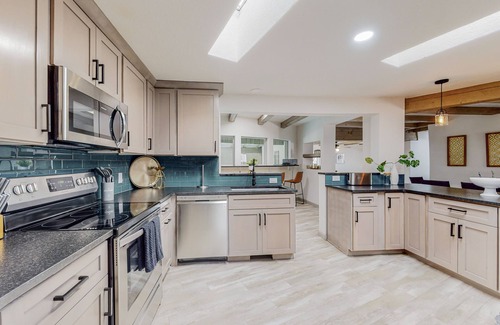 Thomas Village Casa | Gorgeous and Spacious North Valley Tranquility + indoor pool and billiard room!