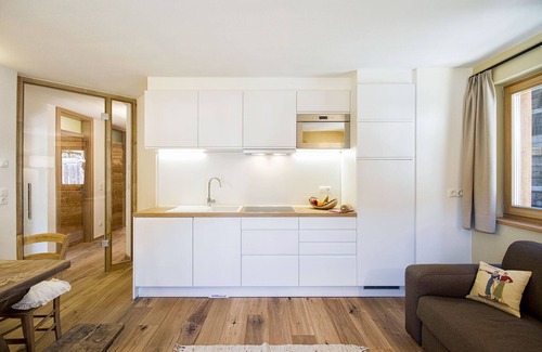 Selva di Val Gardena Apartamento | Precioso apartamento cerca de los remontes con Wi-Fi, aparcamiento y jardín; se admiten mascotas