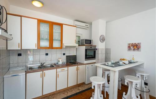 Galovac Apartamento | Gorgeous Apartment In Galovac With Wifi