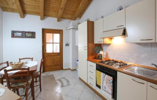 Sutrio Apartamento | Gorgeous Apartment In Loc Priola Di Sutrio