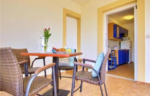Lukoran Apartamento | Gorgeous Apartment In Lukoran With House Sea View