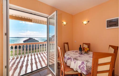 Rtina Apartamento | Gorgeous Apartment In Rtina With Wifi