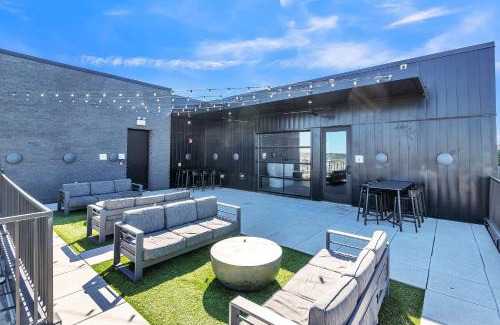 Rolling Mill Hill Apartamento | Gorgeous Apt for 8 with Rooftop & Gym Near DT