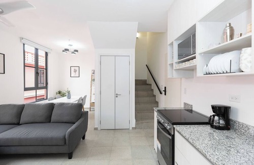 Santa Ana Apartamento | Gorgeous Apt Studio with private rooftop in Santa Ana - Downtown property - Revitalizing in process