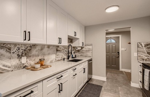 Lamar Heights Area Casa | Gorgeous Arvada home-Fenced yard-Pet Friendly-Hot Tub