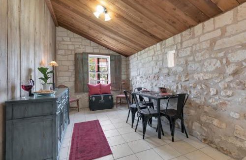 Fredericksburg Casa | Gorgeous Barn Cabin 10min from Main St!