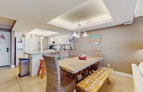 Sunnyside Condominio | Gorgeous beachfront condo, shared pool and beach access