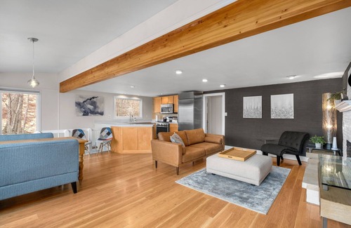 Bluffton Casa | Gorgeous Beach! Lakefront + Wooden Deck