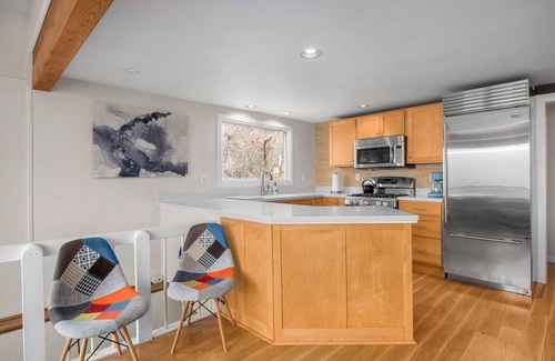 Bluffton Casa | Gorgeous Beach! Lakefront + Wooden Deck
