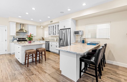 Huntington Beach Casa | Hermosa casa de playa ideal para vacacionistas familiares