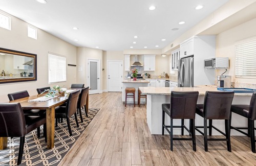 Huntington Beach Casa | Hermosa casa de playa ideal para vacacionistas familiares