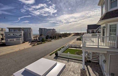 Avalon Casa | ¡HERMOSA CASA DE BLOQUEO DE PLAYA CON VISTAS AL MAR, PISCINA CLIMATIZADA Y ASCENSOR!