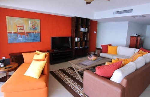 Zona hotelera Condominio | Gorgeous Beachfront Grand Venetian 'Junior Penthouse'w/hot tub